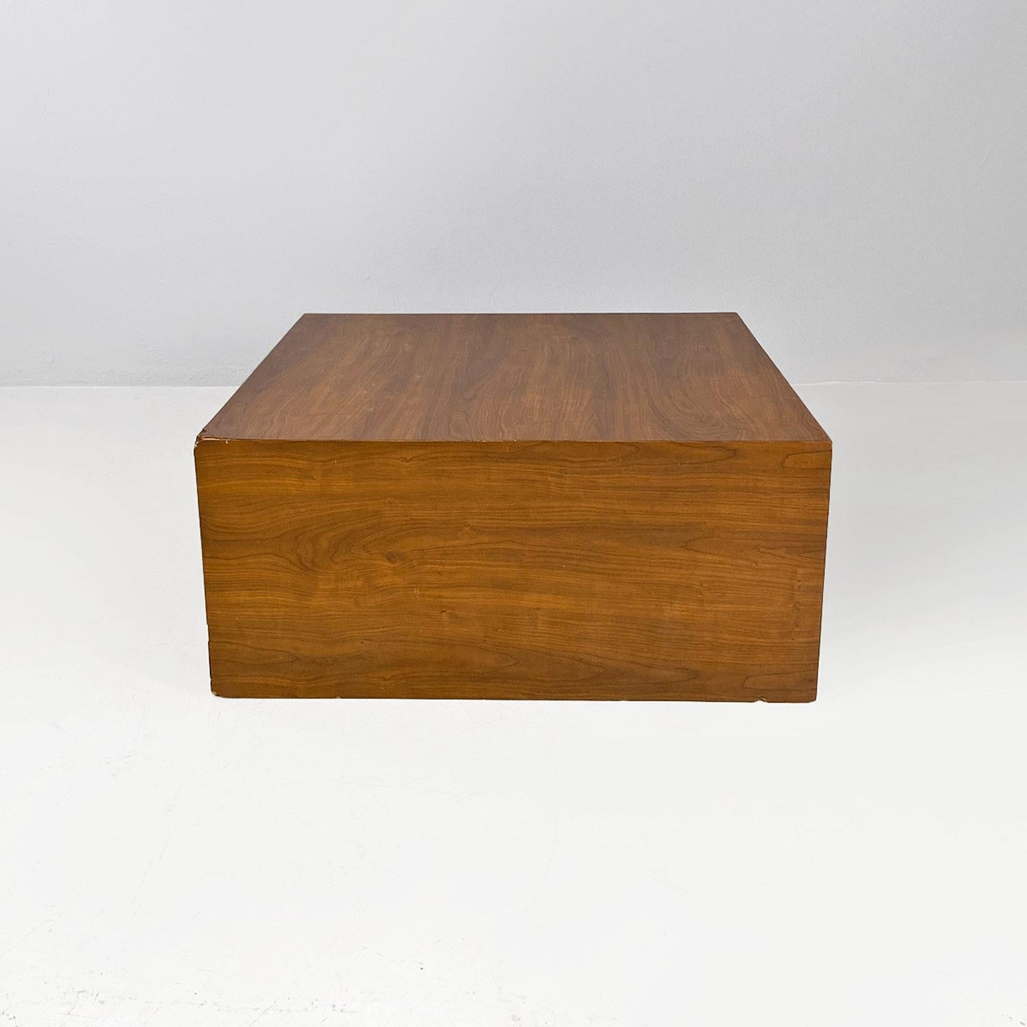 Pedestal o mesa expositora o de café italiana moderna de madera y laminado, años 70 Italiano en venta