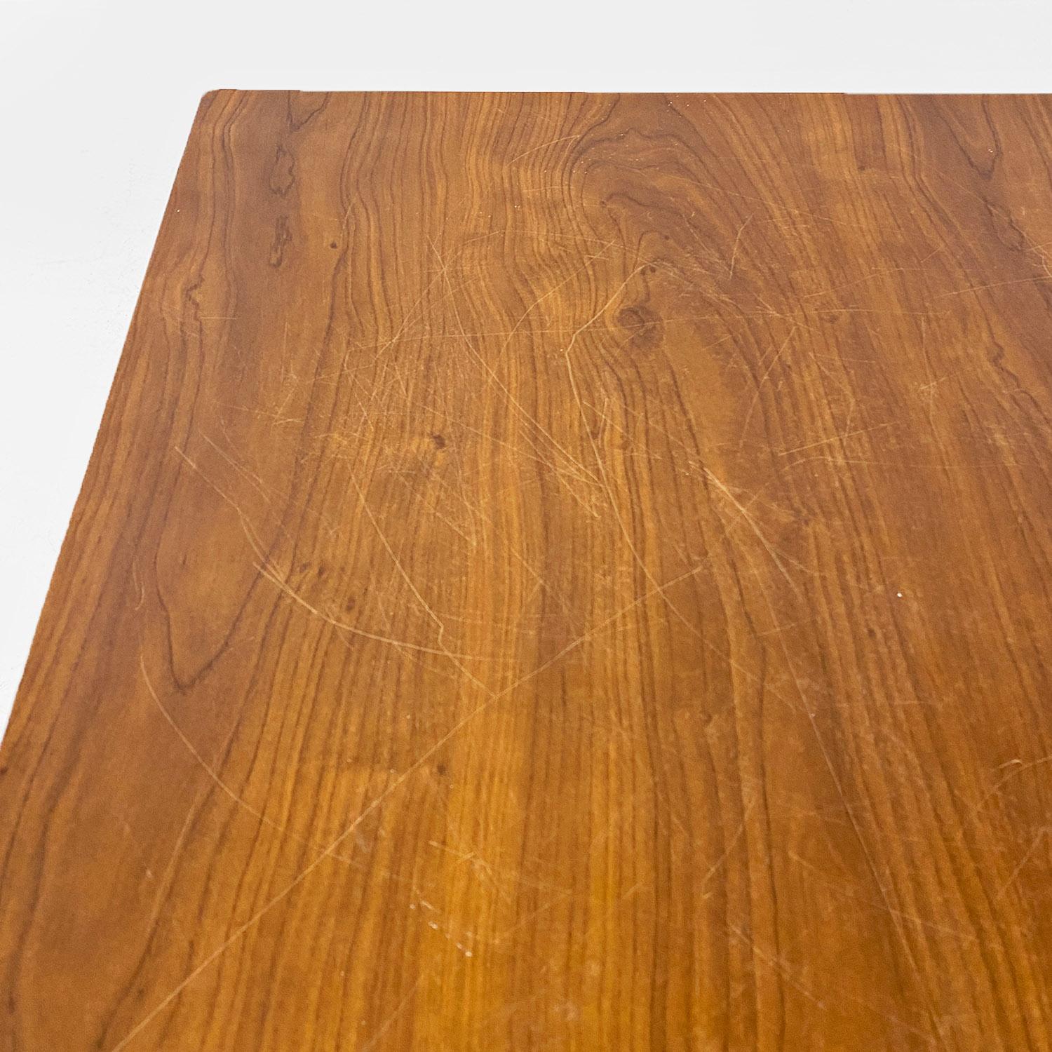 Pedestal o mesa expositora o de café italiana moderna de madera y laminado, años 70 Madera en venta