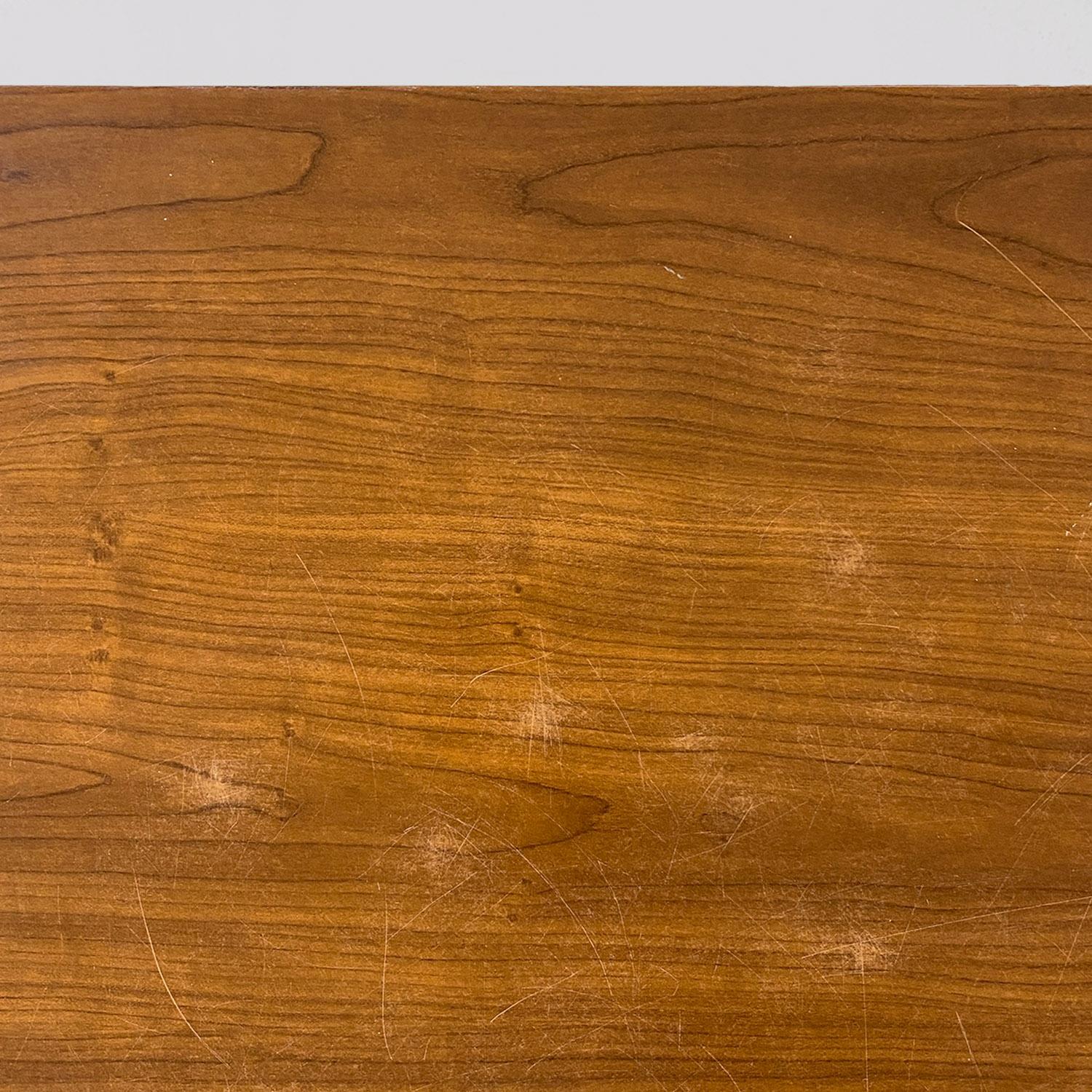 Pedestal o mesa expositora o de café italiana moderna de madera y laminado, años 70 en venta 1