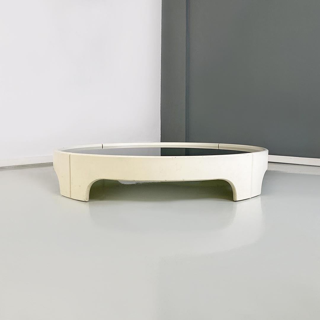 Italian modern round, low, wood and mirrored glass coffee table by Tito Agnoli for Sormani, 1970s
Round and very low coffee table, in white lacquered wood, with mirror painted back top, with central part of transparent glass.
Designed by Tito Agnoli