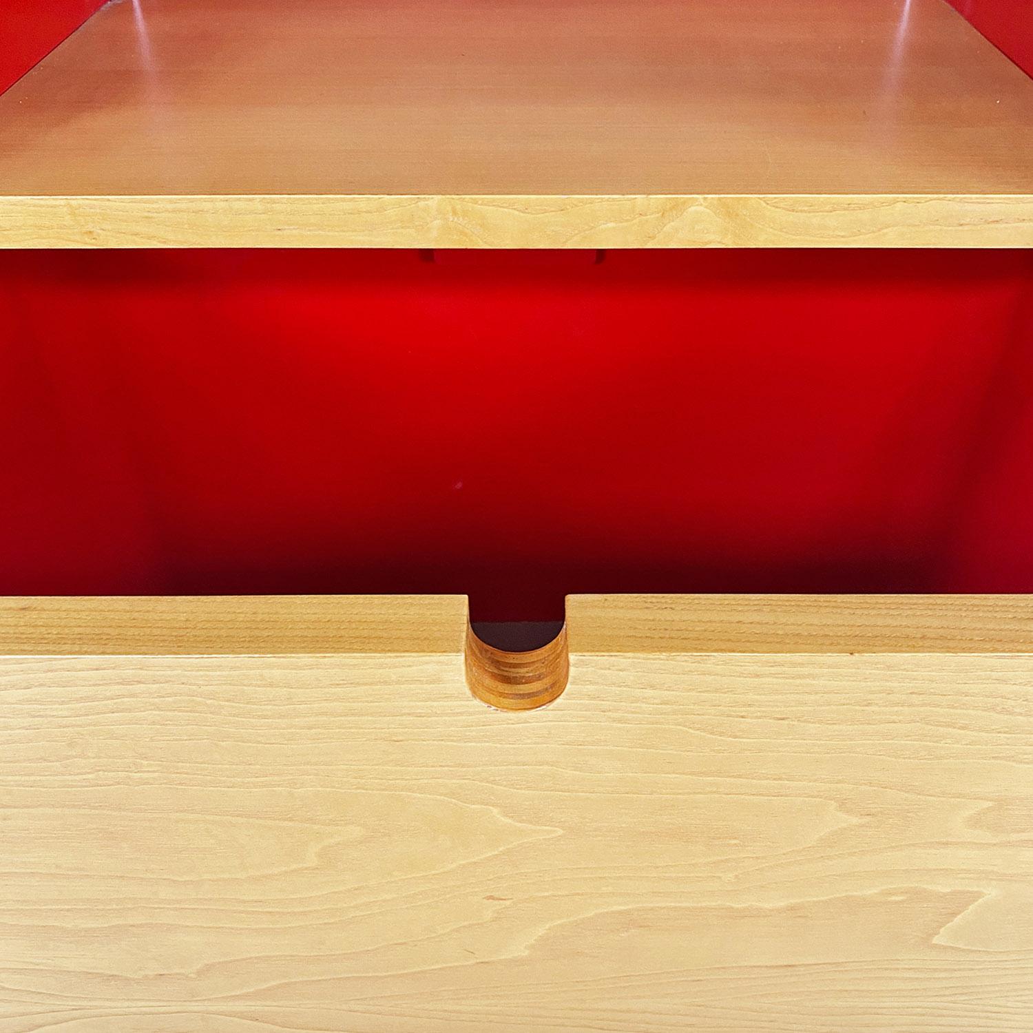 Librería autoportante italiana moderna de madera y metal rojo de Arflex, años 70 en venta 3