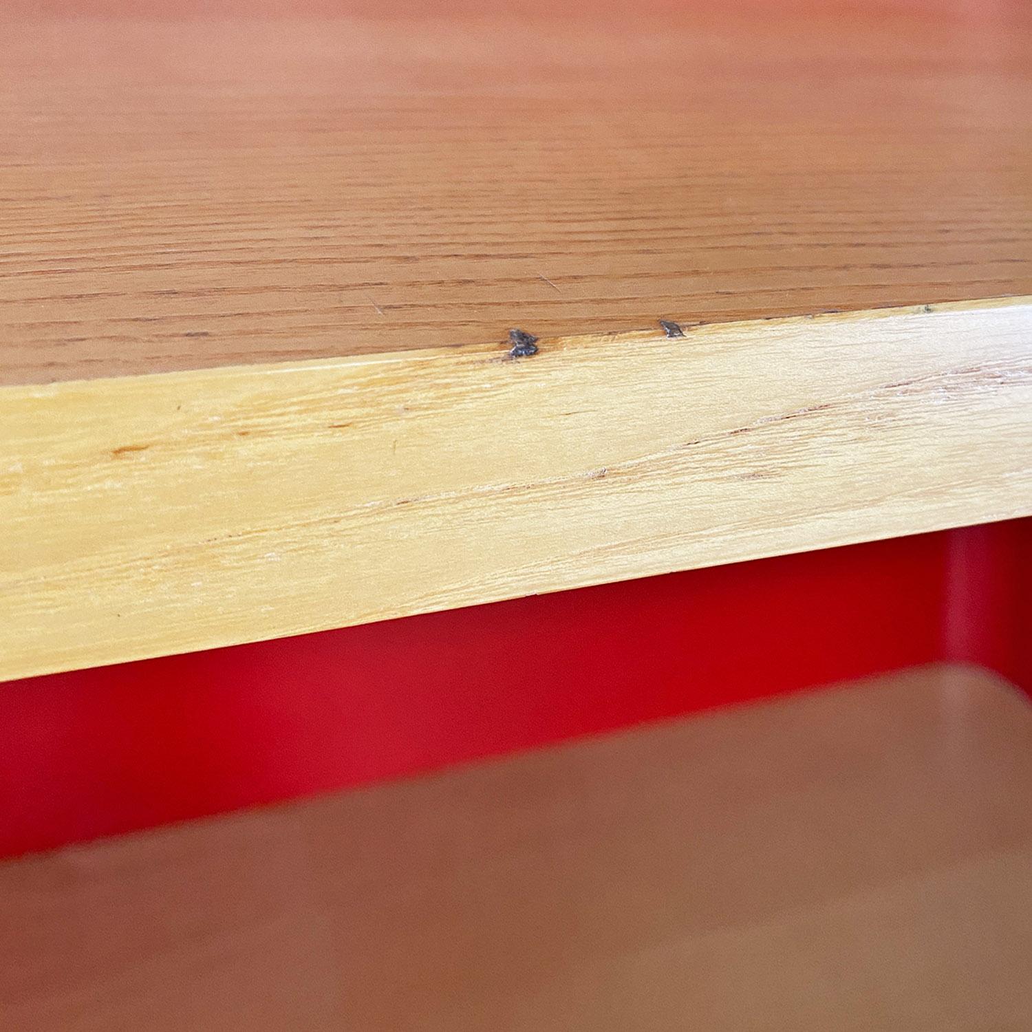 Librería autoportante italiana moderna de madera y metal rojo de Arflex, años 70 en venta 8