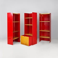 Italian modern wood and red metal self-supporting bookcase by Arflex, 1970s