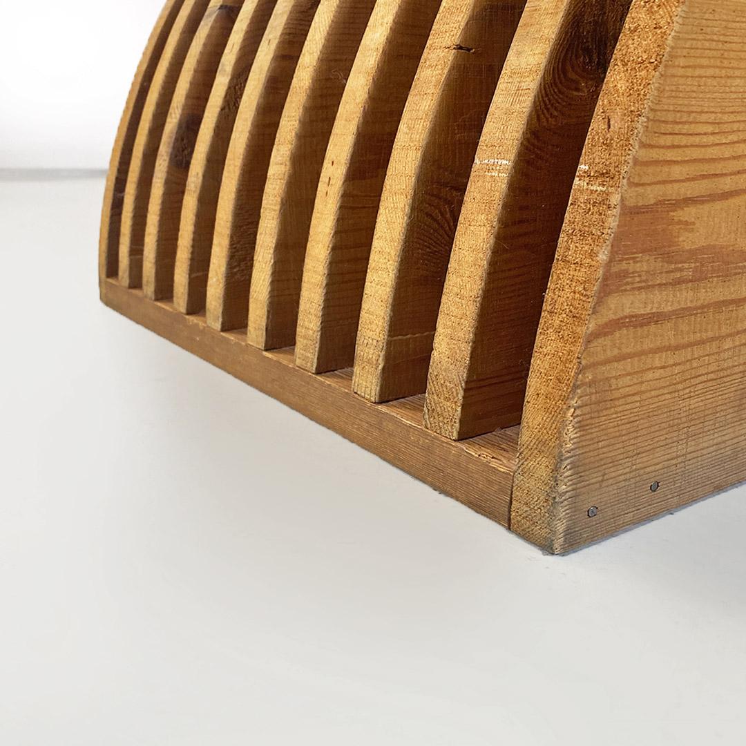 Tavolino moderno italiano con base in legno e piano in vetro, Mario Ceroli, Poltronova anni '70 in vendita 3