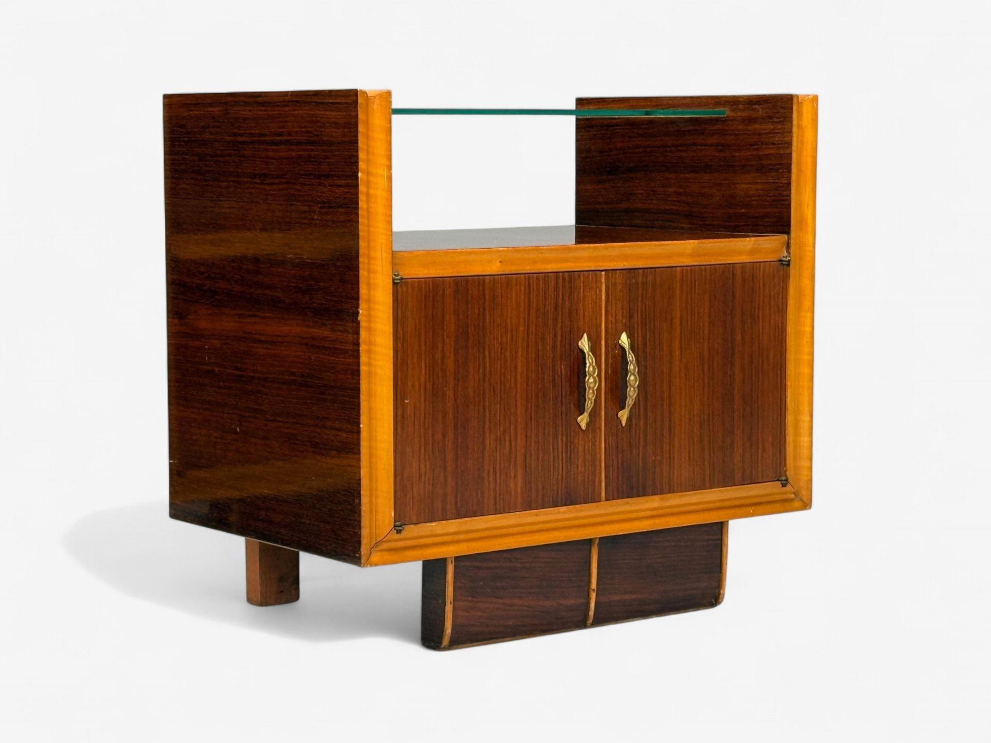 Italienisch modern, Holz, Messing, Glas, Nachttische, Italien, 1950er Jahre im Angebot 5