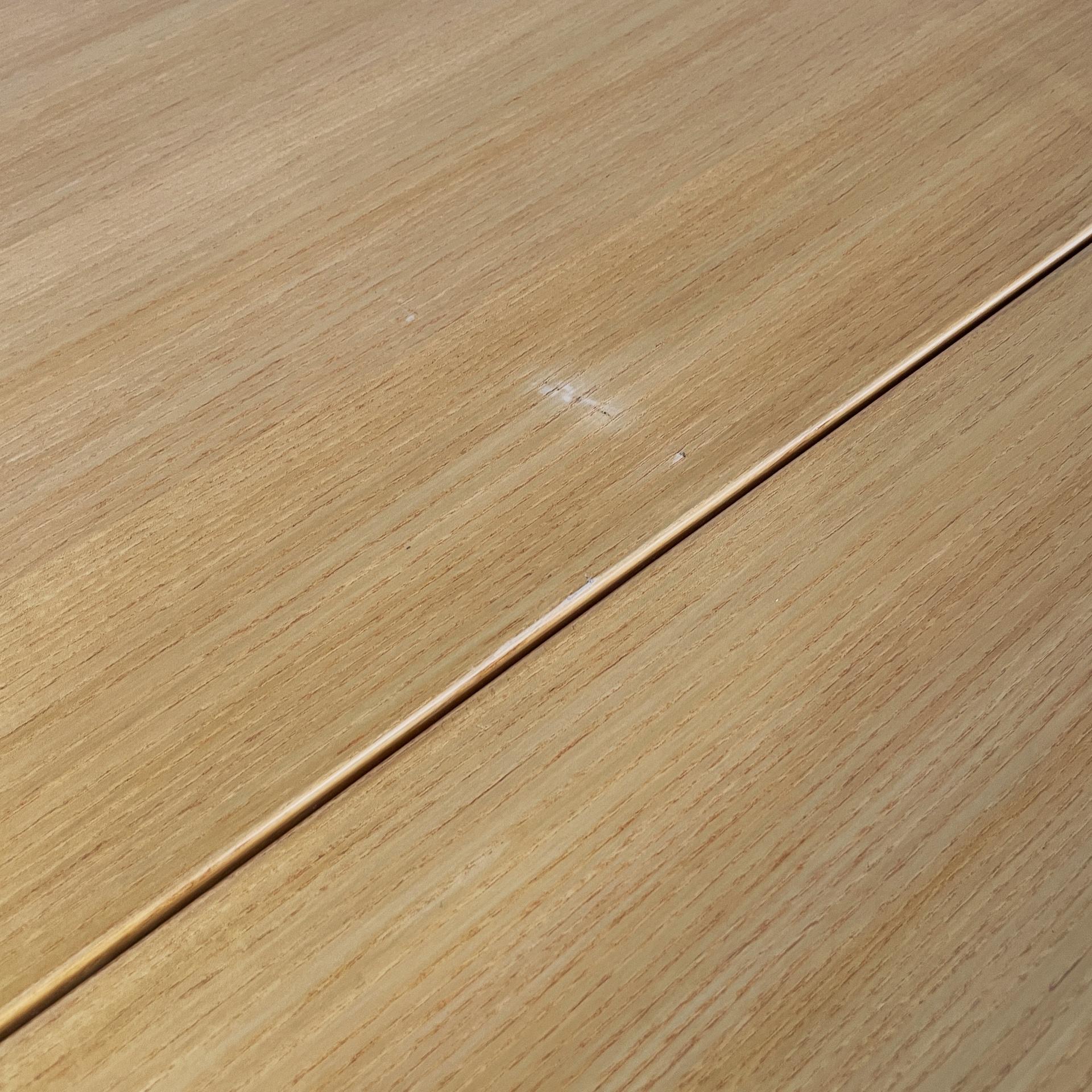 Table de salle à manger moderne italienne en Wood avec rallonges par Gigi Sabadin, années 1980. en vente 2