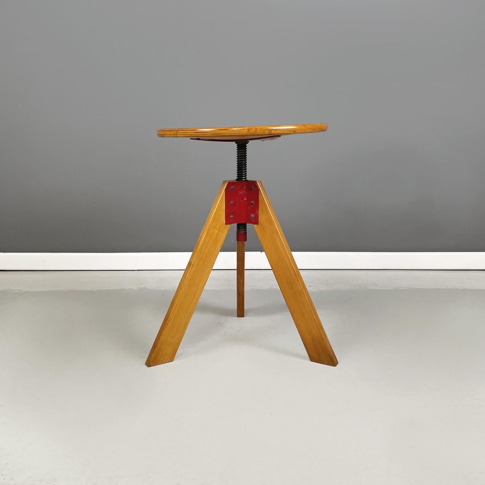 Italian modern Wood swivel stool mod. Giotto by De Pas, D'Urbino and Lomazzi for Zanotta, 1970s
Swivel stool mod. Giotto with round wooden seat. The seat is height-adjustable thanks to the rotation of a metal screw. The rectangular section legs are