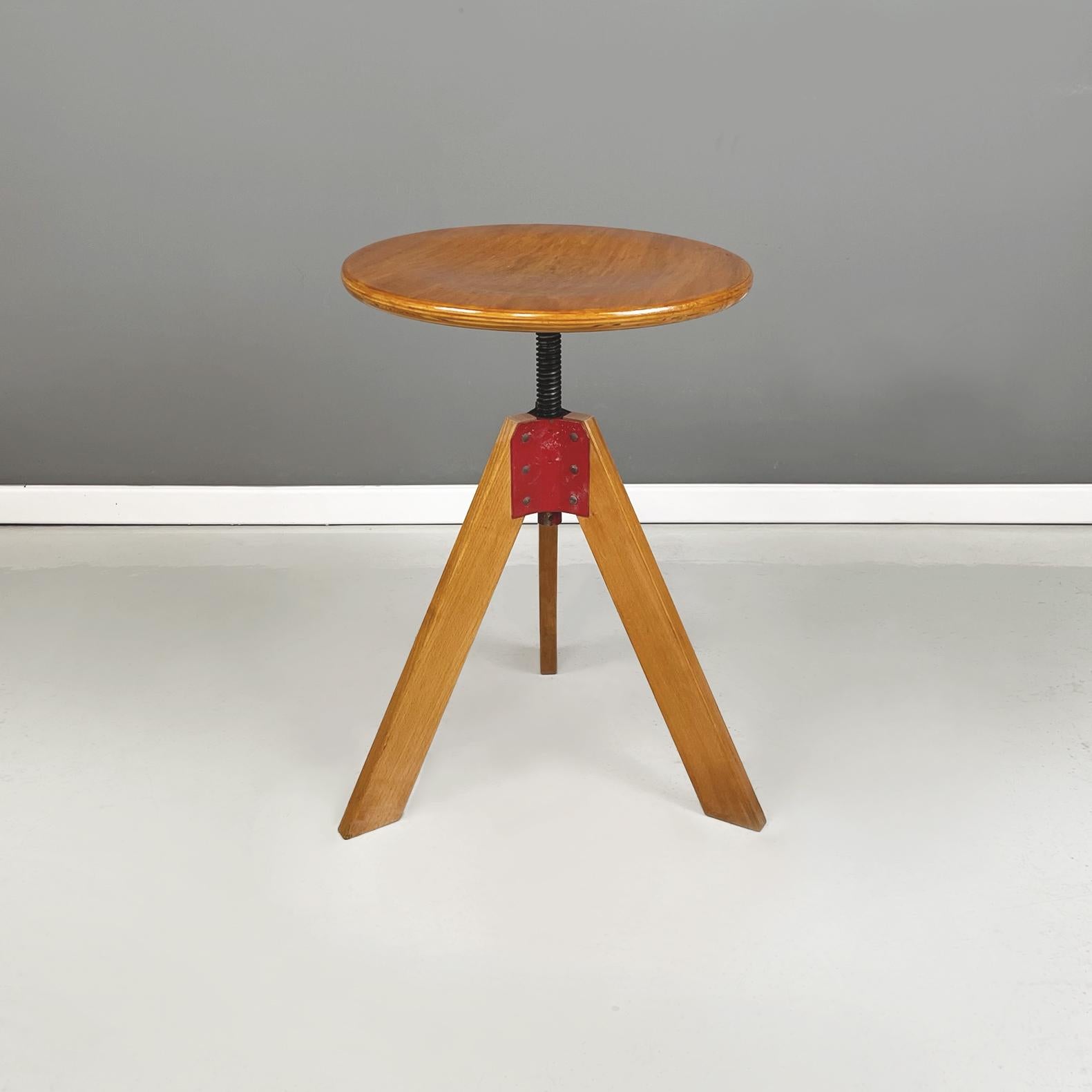 Italian modern Wood swivel stool Giotto De Pas D'Urbino Lomazzi Zanotta, 1970s In Good Condition In MIlano, IT