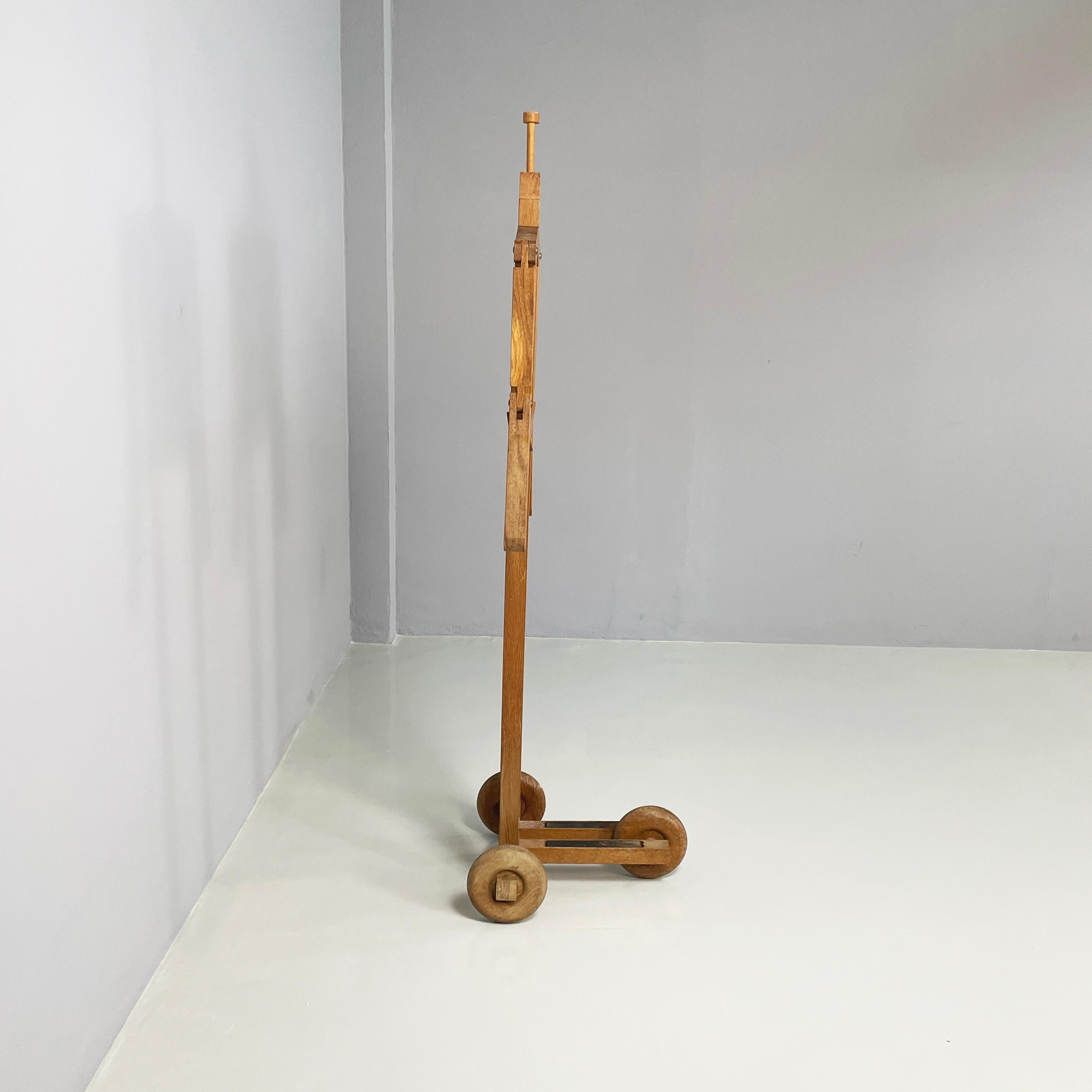 Late 20th Century Italian modern Wood valet stand with hat holder by BeroDesign Cacharel, 1980s For Sale
