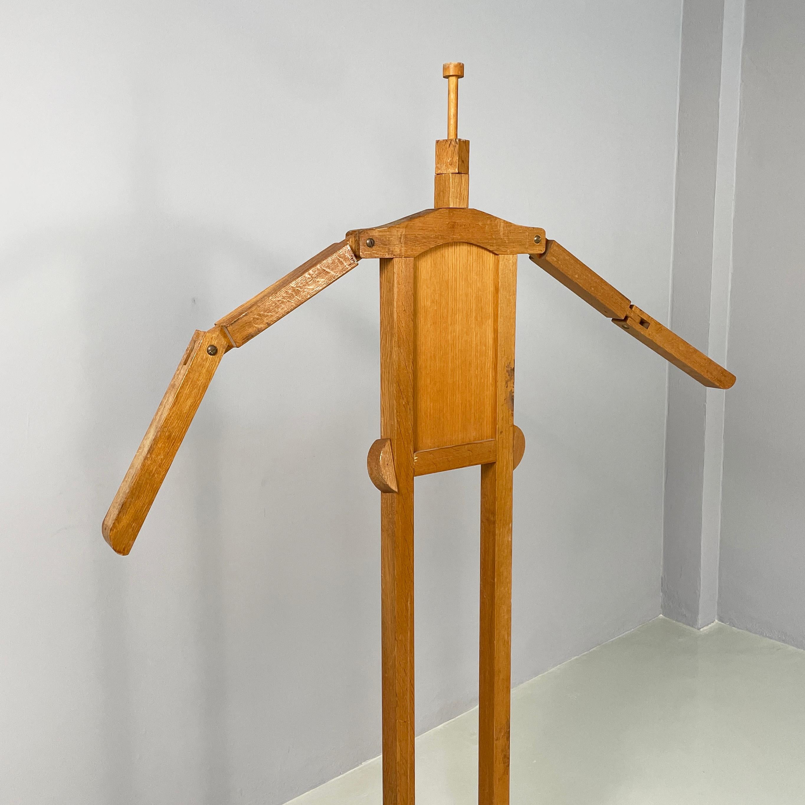 Italian modern Wood valet stand with hat holder by BeroDesign Cacharel, 1980s For Sale 3