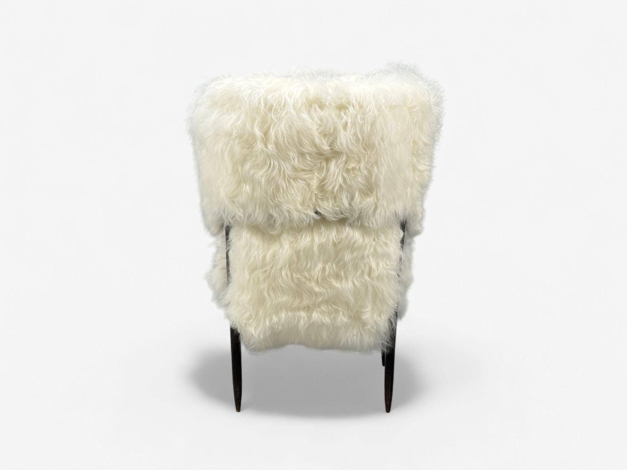 Chaise longue moderne italienne, Wood Wood, Shearling blanc, années 1950 en vente 4