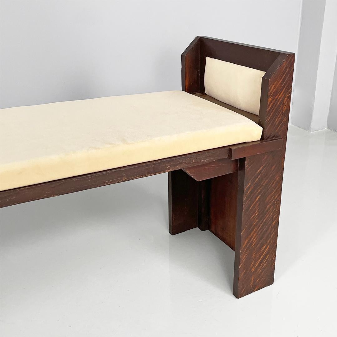 Moderne italienische Bank aus Holz und elfenbeinfarbenem Stoff, 1980er Jahre im Angebot 6