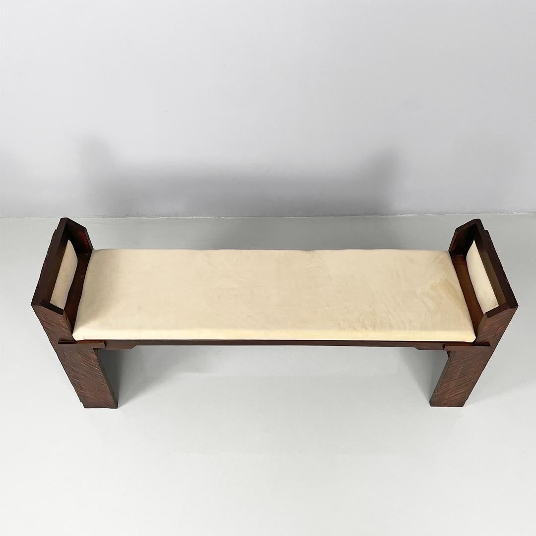 Moderne italienische Bank aus Holz und elfenbeinfarbenem Stoff, 1980er Jahre im Angebot 3