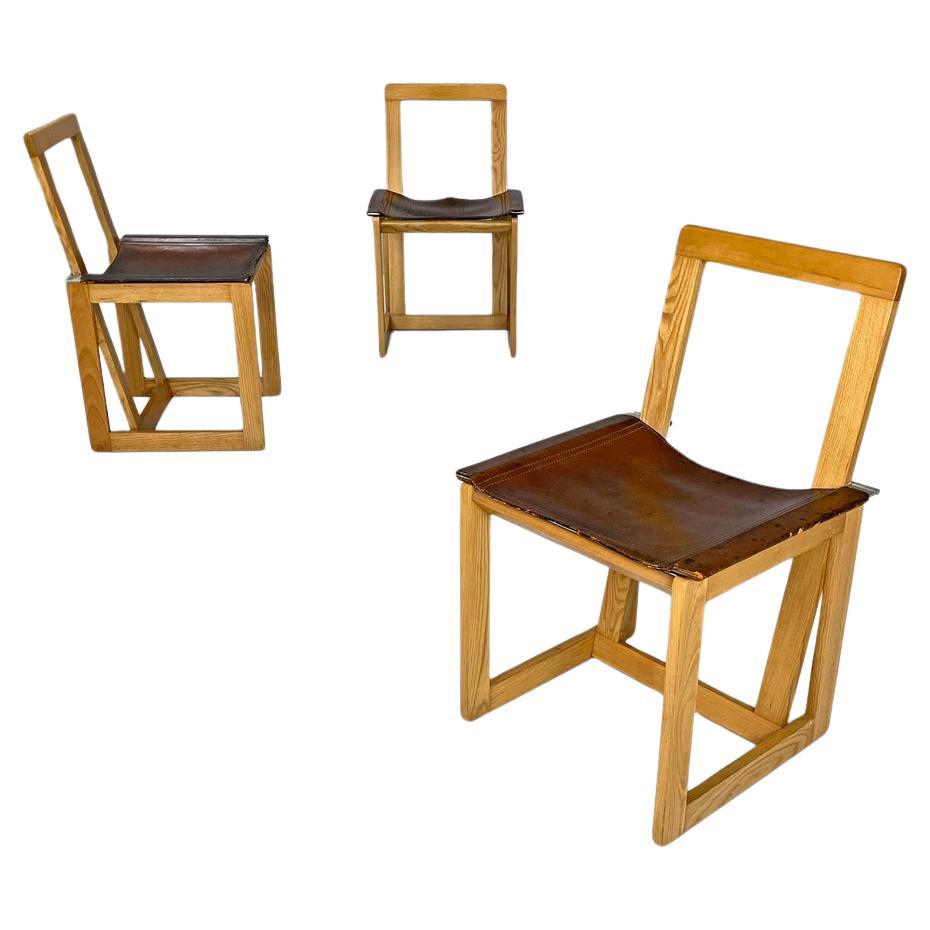 Moderne italienische Holzstühle mit brauner Lederauflage, 1970er Jahre