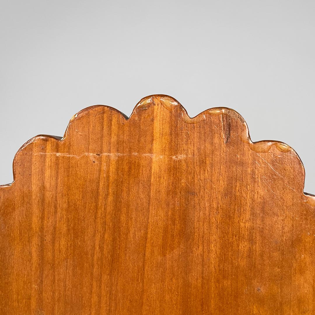 Sillas modernas italianas de madera con decoración hexagonal y festoneado en el asiento, años 70 en venta 5