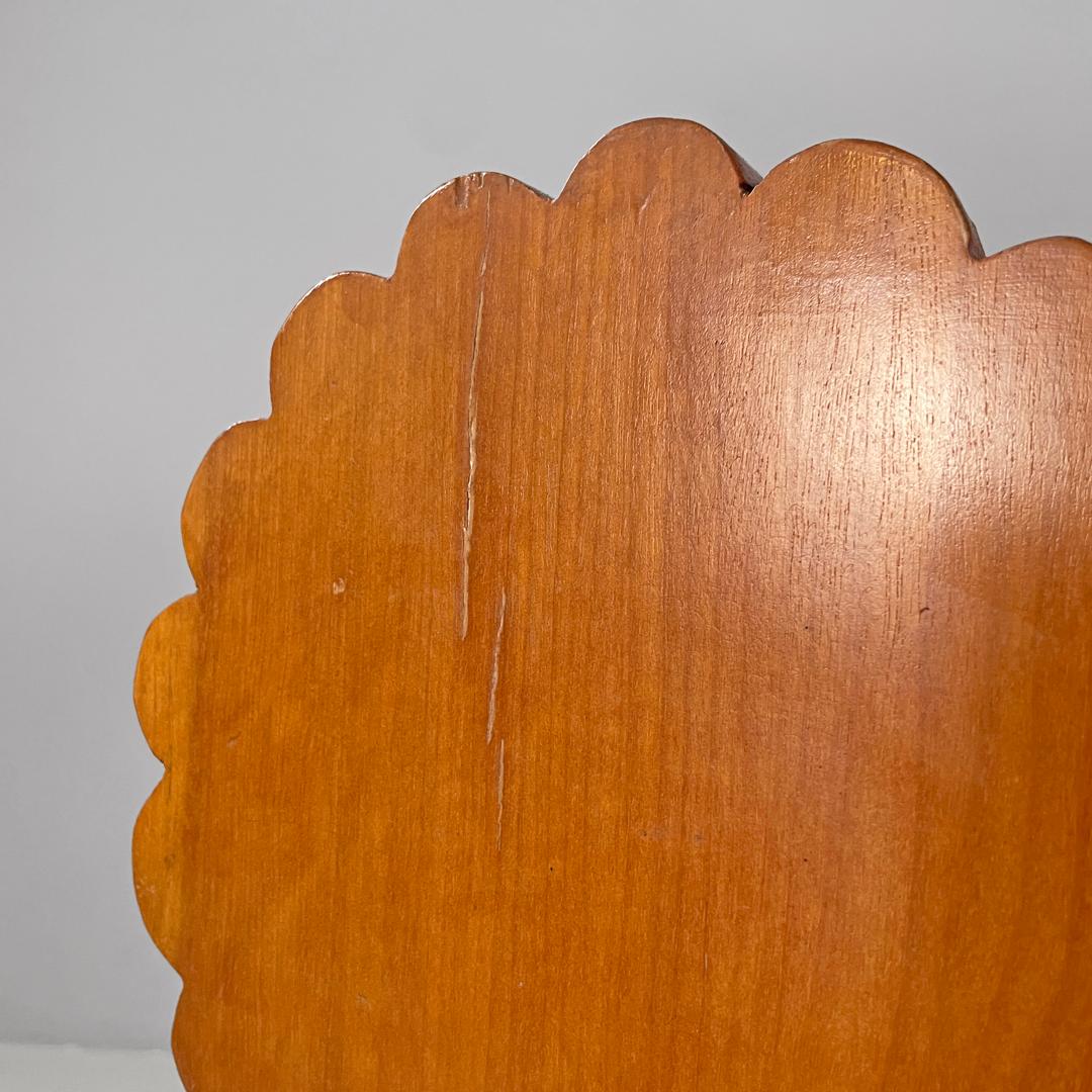 Sillas modernas italianas de madera con decoración hexagonal y festoneado en el asiento, años 70 en venta 6