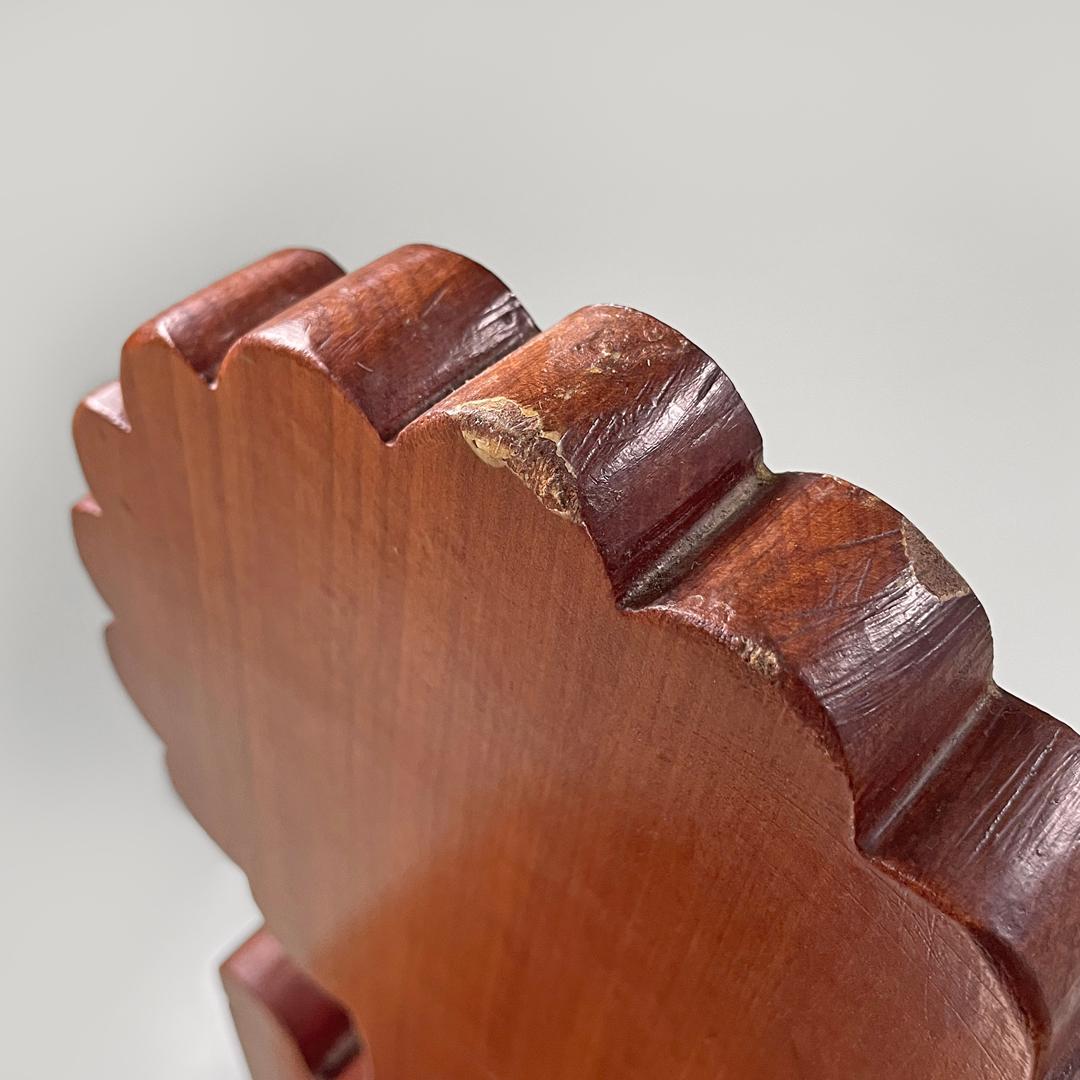 Sillas modernas italianas de madera con decoración hexagonal y festoneado en el asiento, años 70 en venta 7