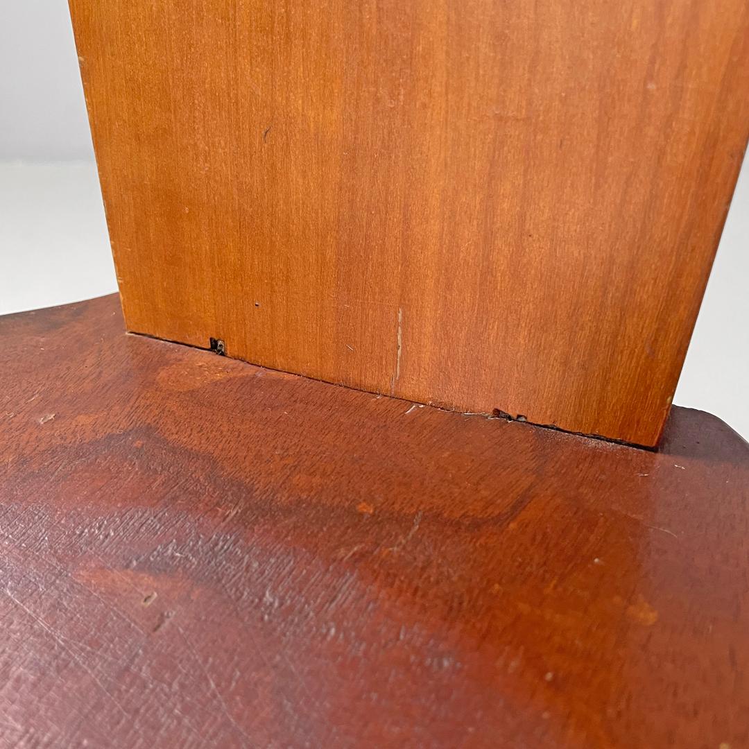 Sillas modernas italianas de madera con decoración hexagonal y festoneado en el asiento, años 70 en venta 8