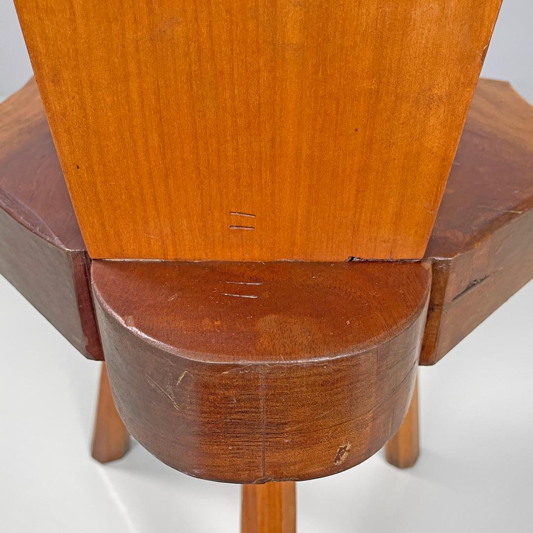 Sillas modernas italianas de madera con decoración hexagonal y festoneado en el asiento, años 70 en venta 11