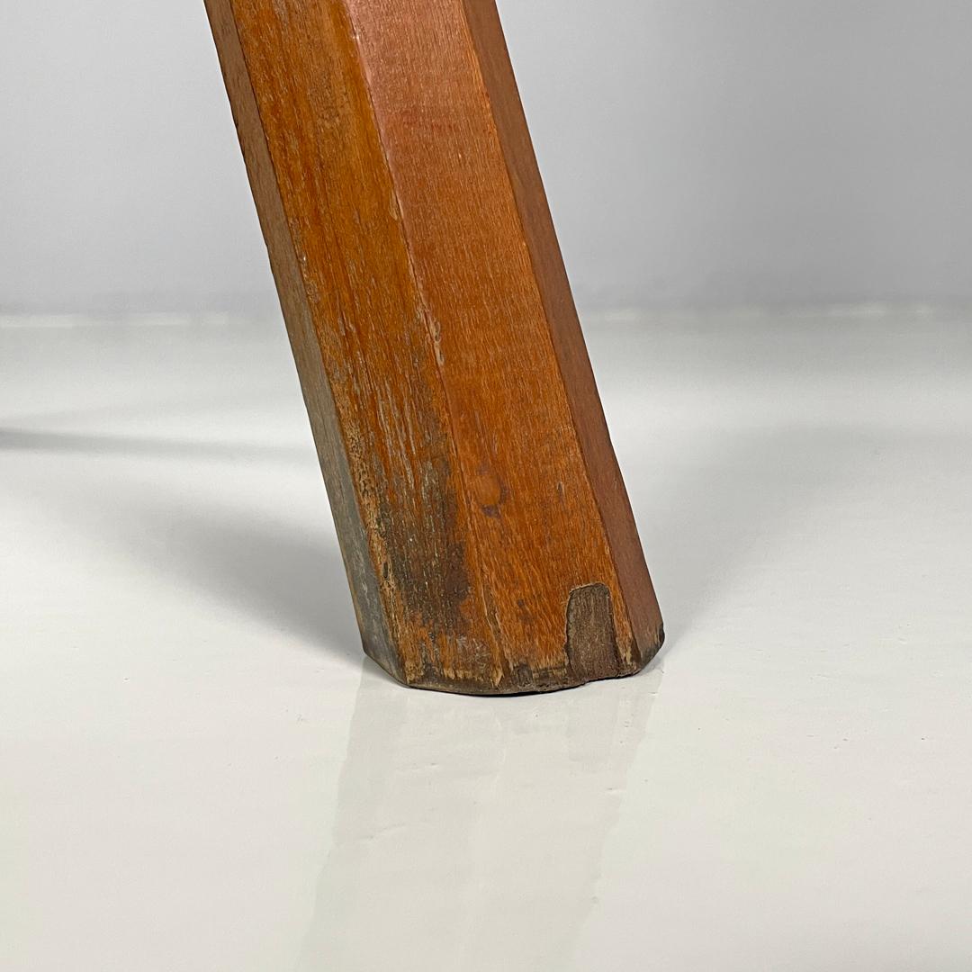 Sillas modernas italianas de madera con decoración hexagonal y festoneado en el asiento, años 70 en venta 13