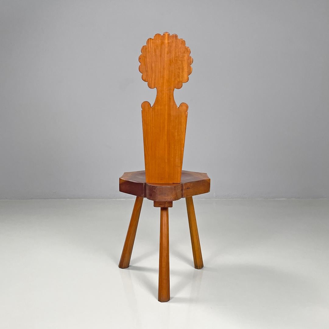 Sillas modernas italianas de madera con decoración hexagonal y festoneado en el asiento, años 70 Madera en venta