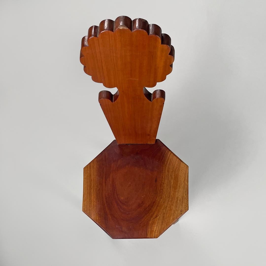 Sillas modernas italianas de madera con decoración hexagonal y festoneado en el asiento, años 70 en venta 1