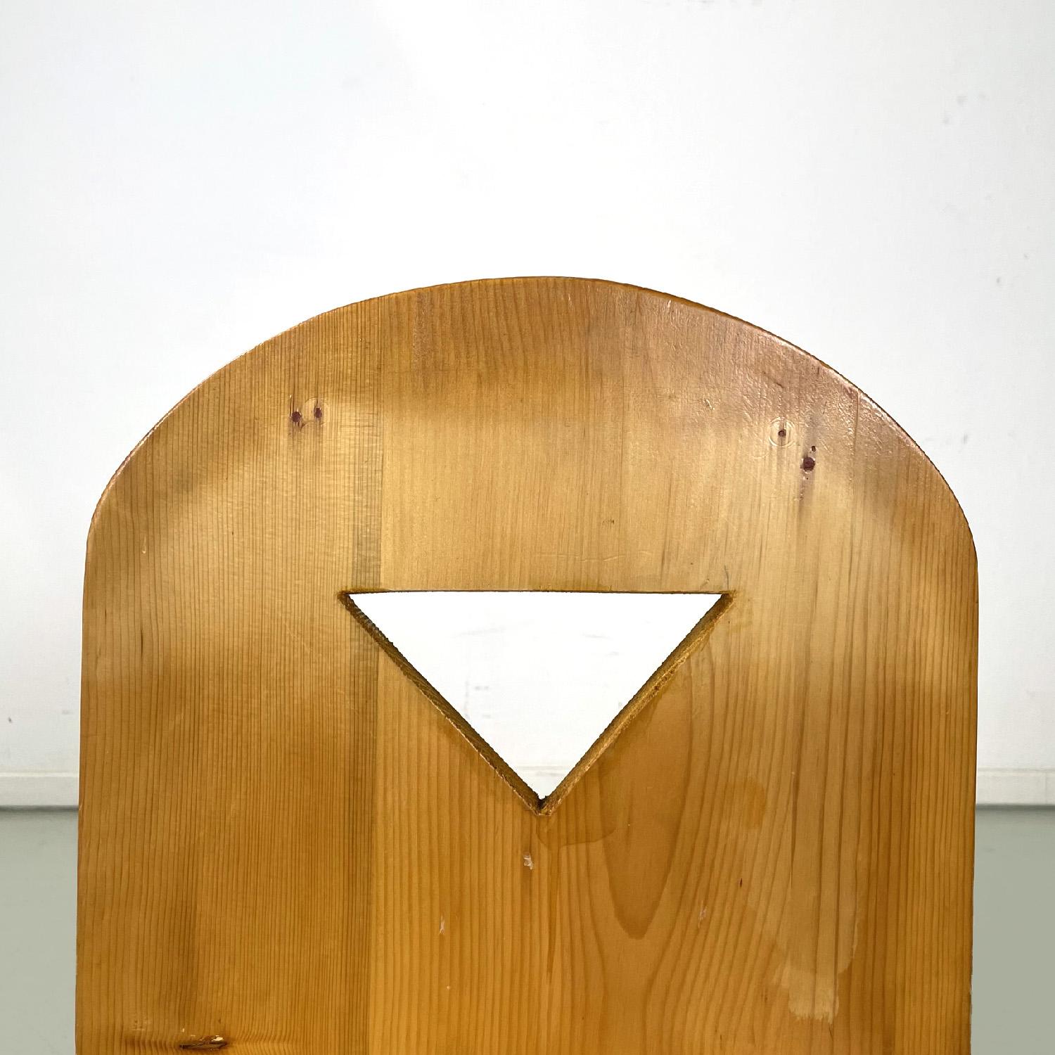 Chaises modernes italiennes en bois avec trous triangulaires, années 1980 en vente 2