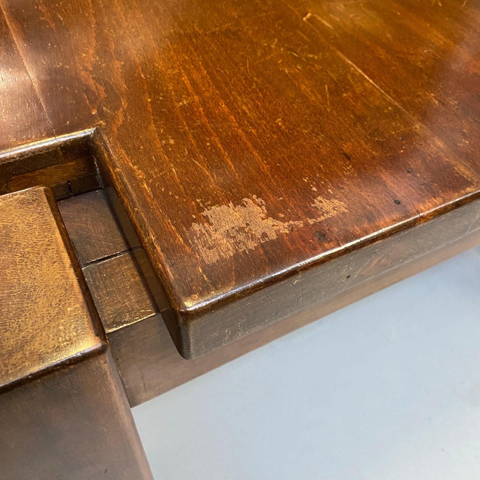 Italian modern wooden coffee table with geometric lines and squared legs, 1970s For Sale 5