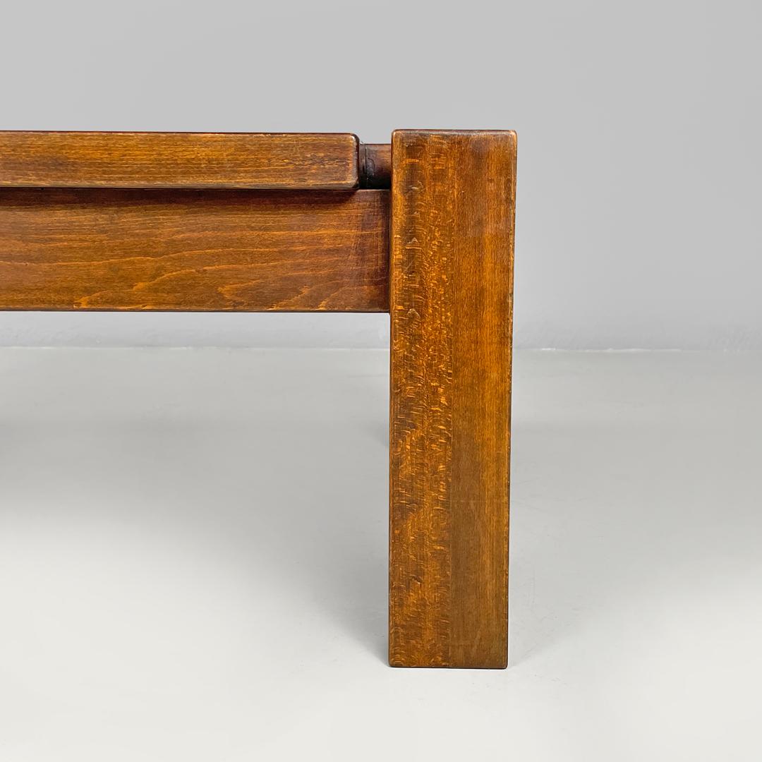 Italian modern wooden coffee table with geometric lines and squared legs, 1970s For Sale 12