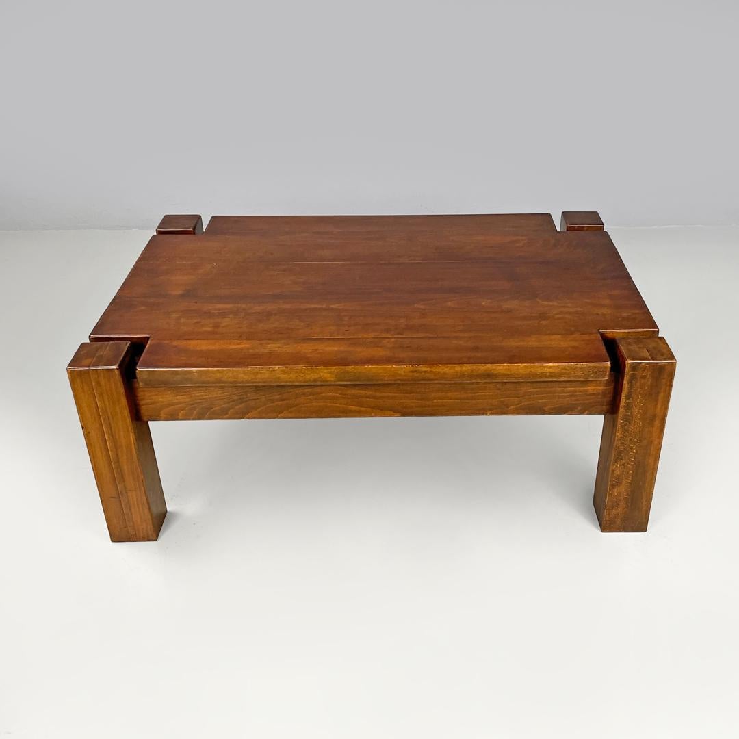 Modern Italian modern wooden coffee table with geometric lines and squared legs, 1970s For Sale