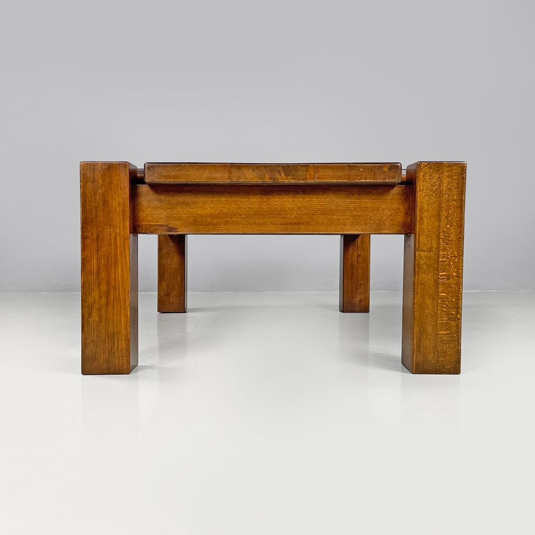 Italian modern wooden coffee table with geometric lines and squared legs, 1970s For Sale 1