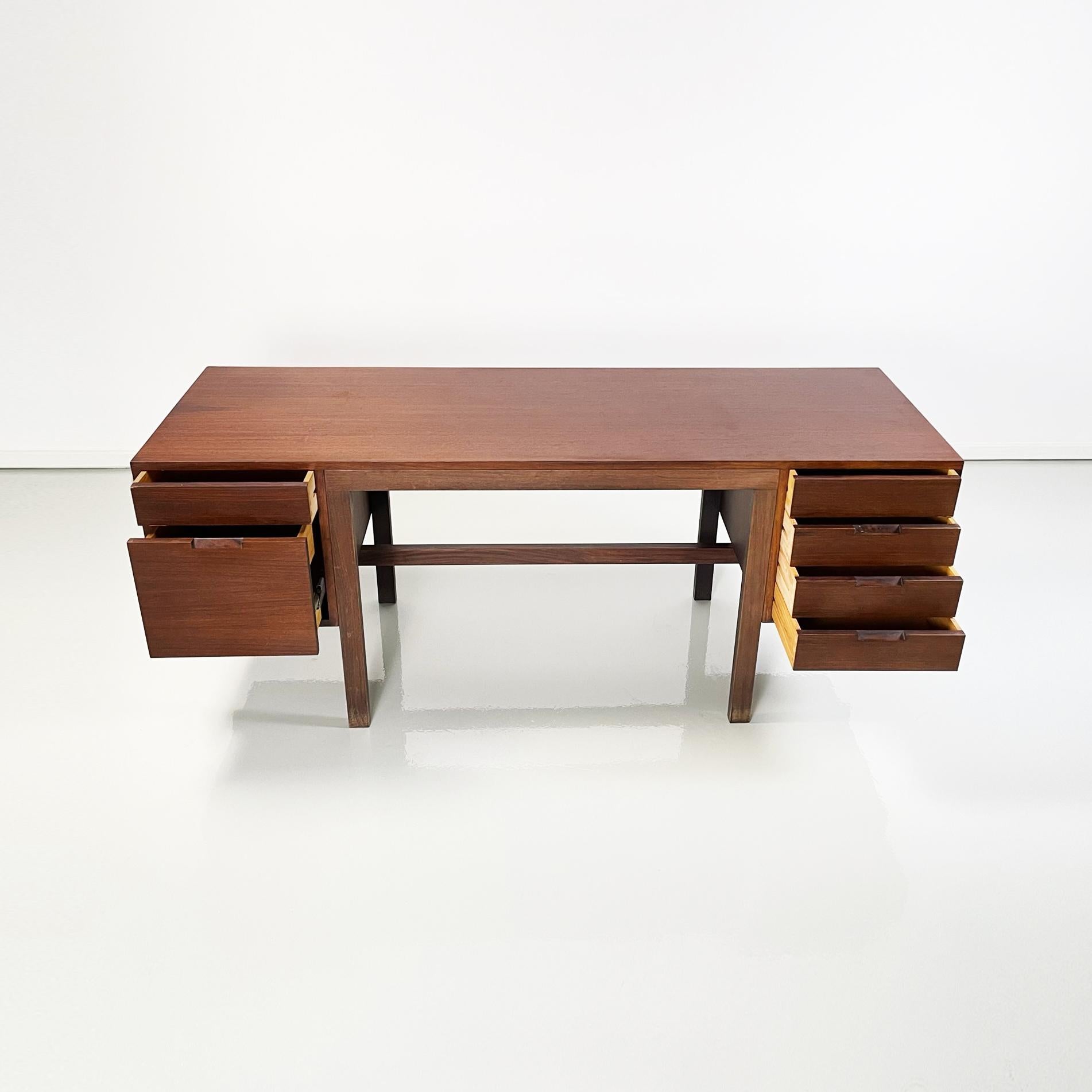 Moderner italienischer moderner Holzschreibtisch mod. Canaan von Marcel Breuer für  Gavina, 1970er Jahre (Italienisch) im Angebot