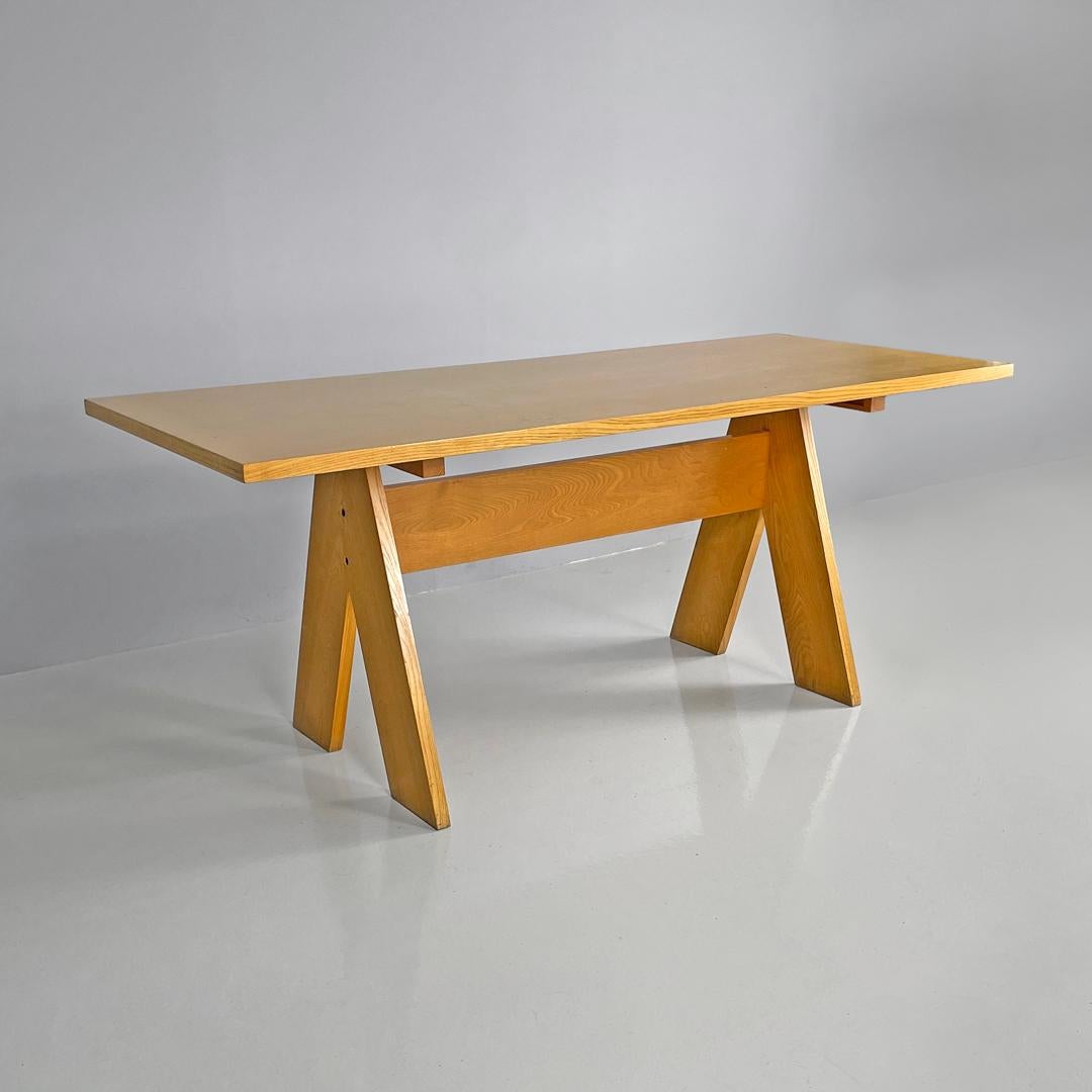 Modern Italian modern wooden dining table by Gigi Sabadin for Stilwood, 1970s For Sale