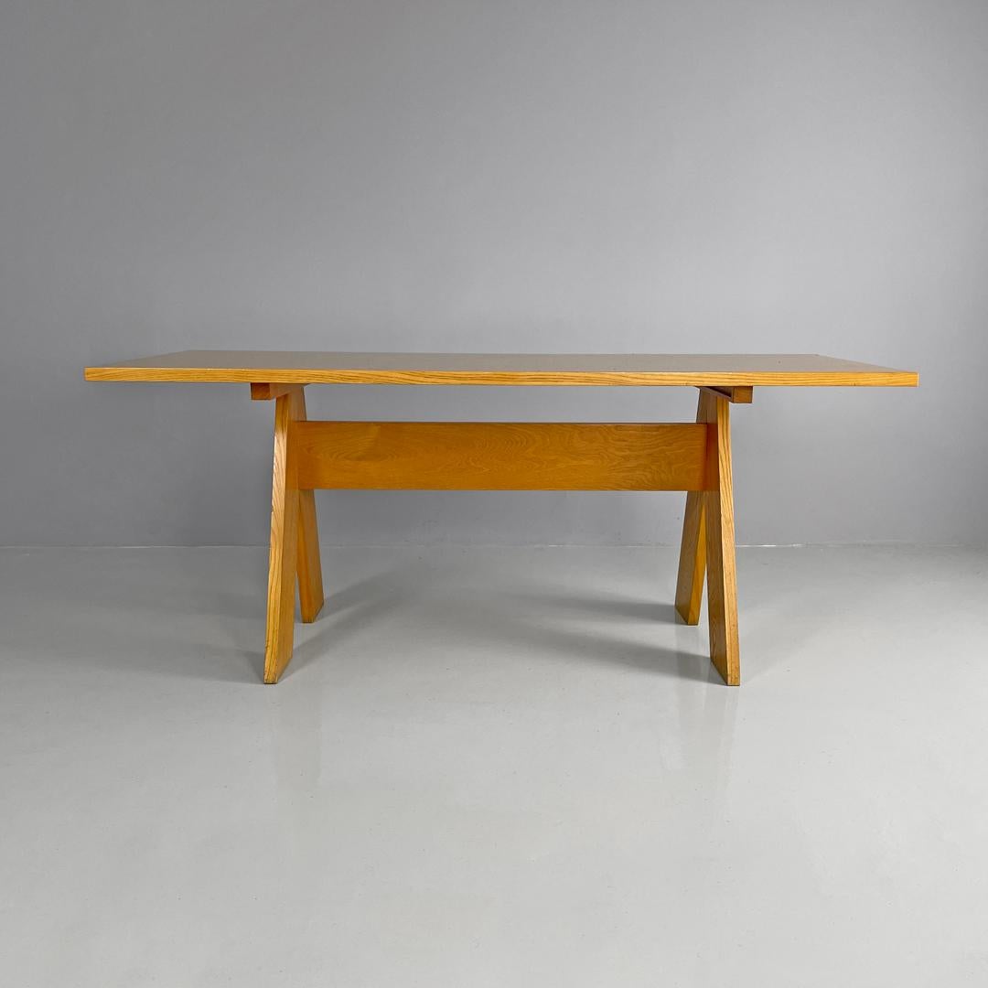 Italian modern wooden dining table by Gigi Sabadin for Stilwood, 1970s In Good Condition For Sale In MIlano, IT