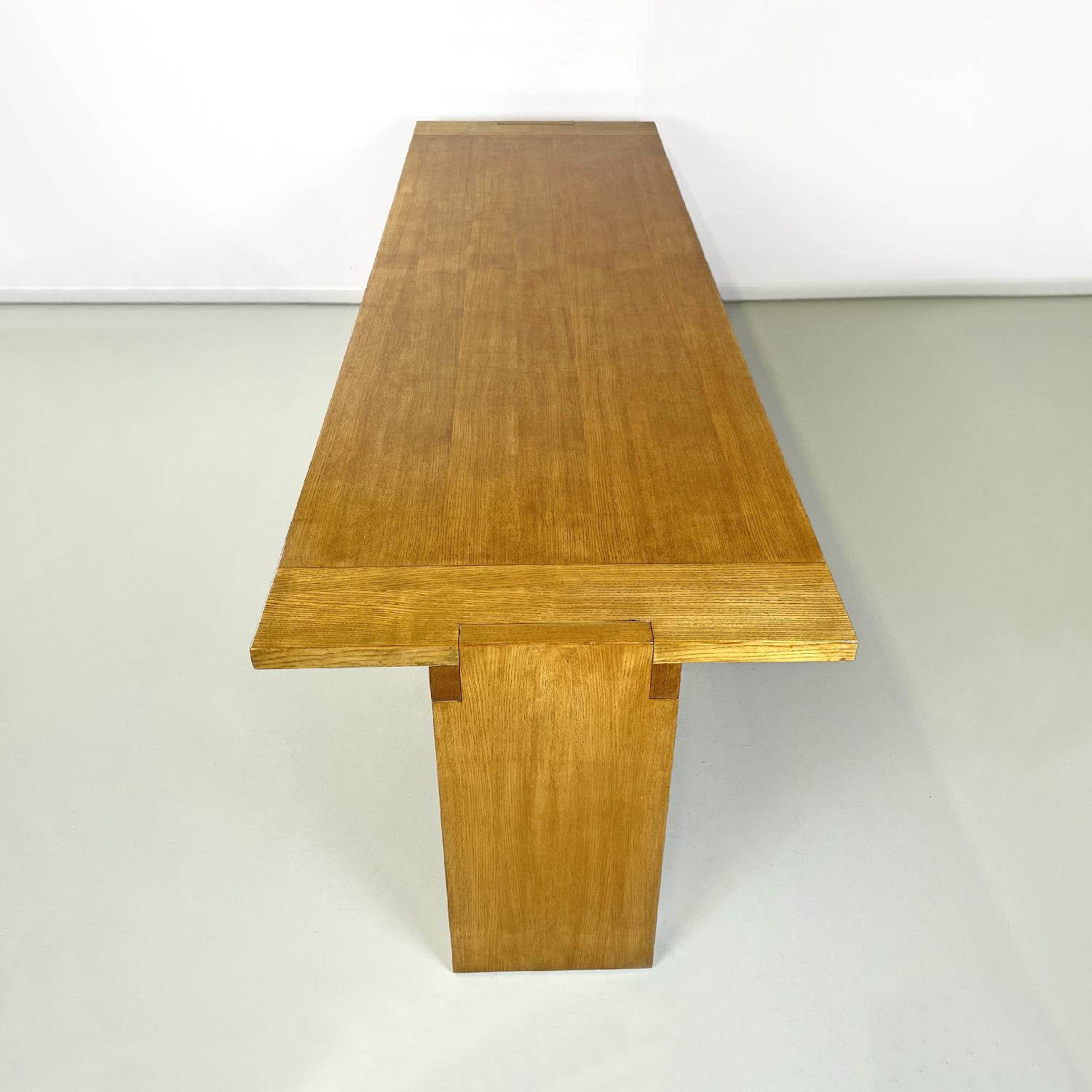 Italian modern wooden dining table Valmarana by Carlo Scarpa for Gavina, 1970s In Good Condition In MIlano, IT