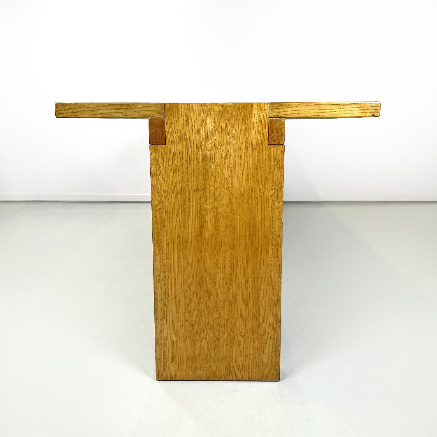 Late 20th Century Italian modern wooden dining table Valmarana by Carlo Scarpa for Gavina, 1970s