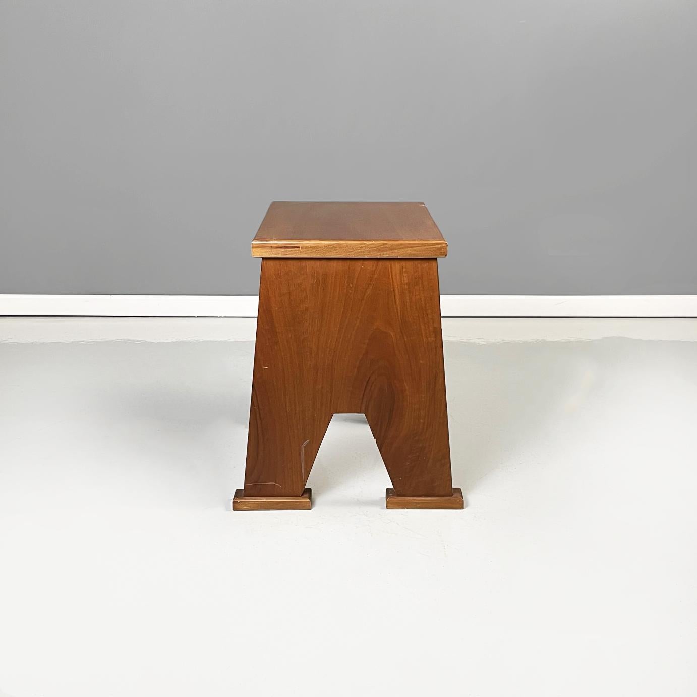 Moderne italienische rechteckige Hocker aus Holz im Art-déco-Stil, 1970er Jahre (Ende des 20. Jahrhunderts) im Angebot