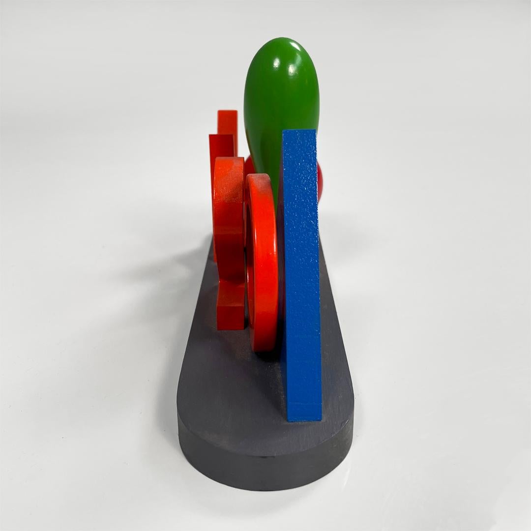 Italian modern wooden sculpture by Lucio Del Pezzo for Olivetti, 1982 In condizioni buone in vendita a MIlano, IT