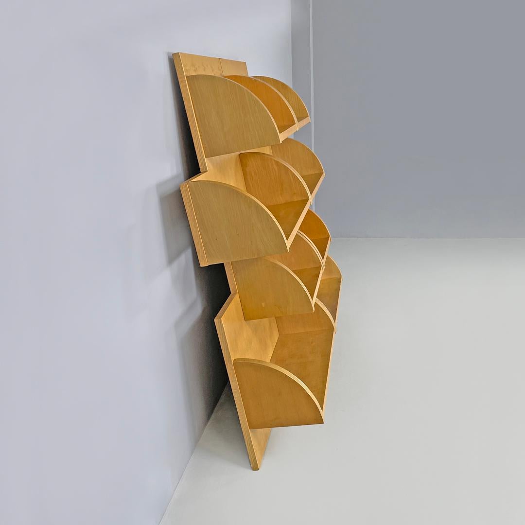 Metal Dutch modern wood wall bookcase by Derk Jan De Vries with rounded shelves, 1980s For Sale