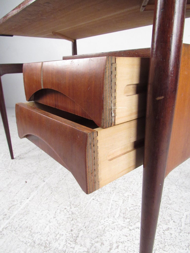 Italian Modern Writing Desk For Sale at 1stDibs