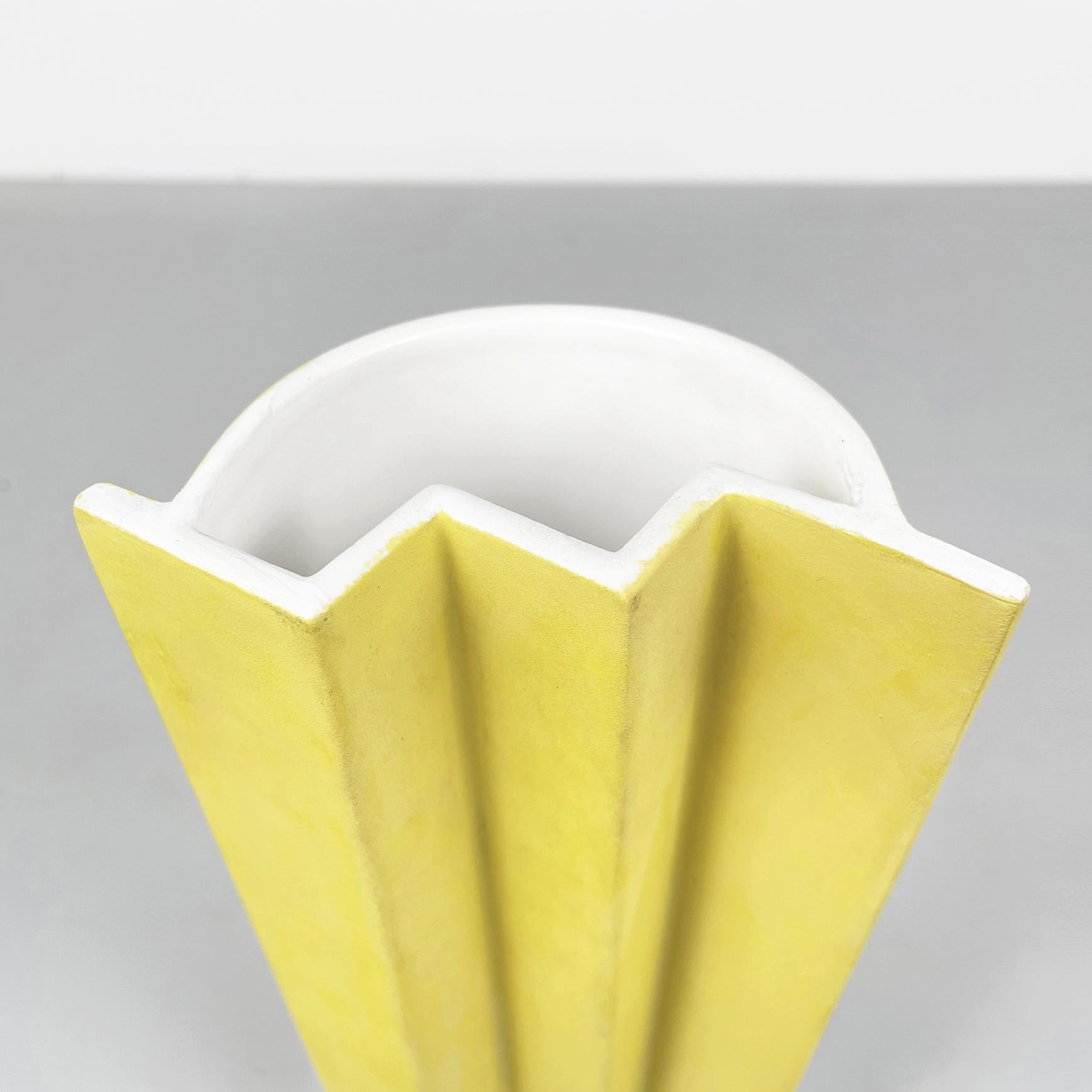 Moderne italienische Vase aus gelber Keramik ET1 von Ettore Sottsass für A. Sarri, 1990er Jahre im Angebot 1