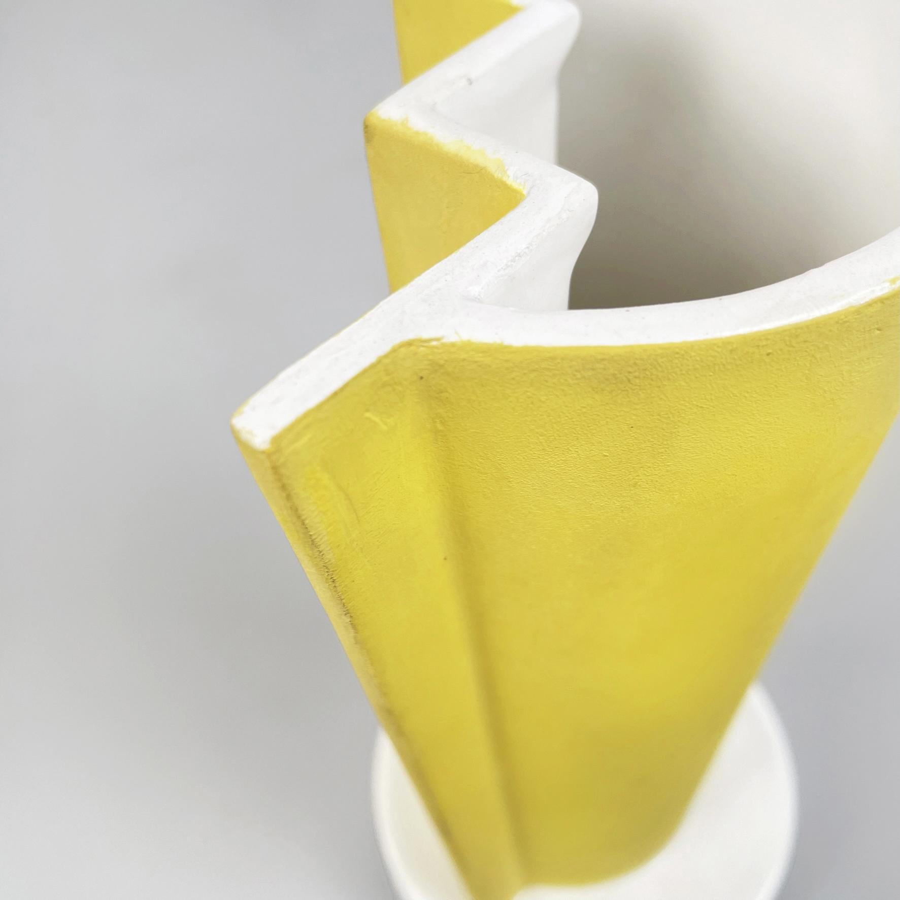 Moderne italienische Vase aus gelber Keramik ET1 von Ettore Sottsass für A. Sarri, 1990er Jahre im Angebot 3