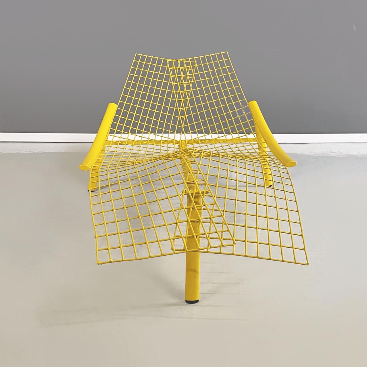 Modern Italian modern Yellow metal Deck chair Swing Rete by Offredi for Saporiti, 1980s For Sale