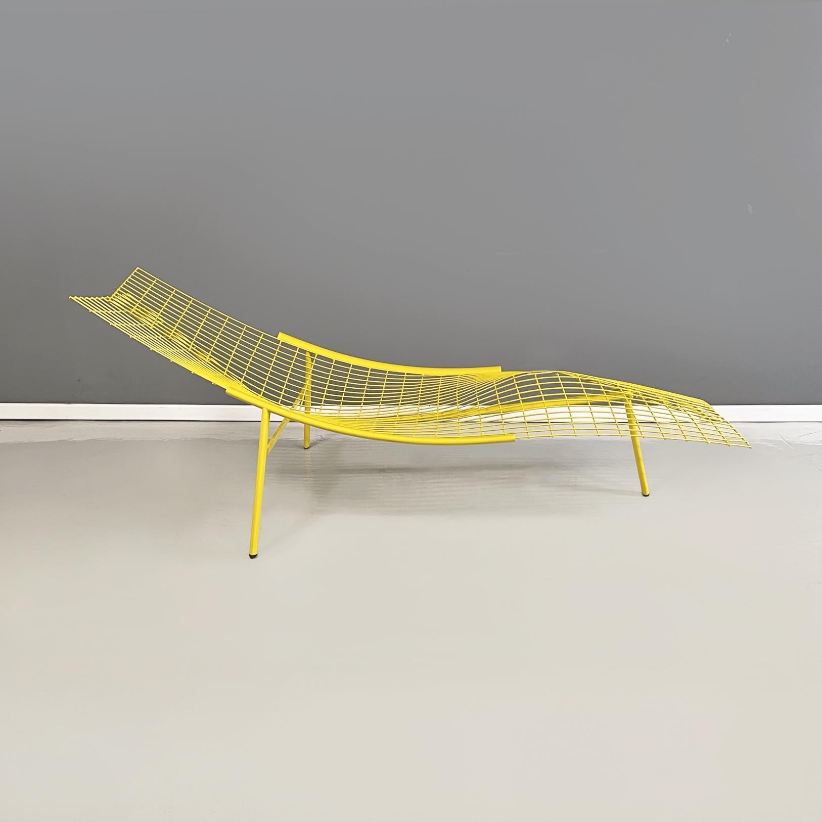 Italian modern Yellow metal Deck chair Swing Rete by Offredi for Saporiti, 1980s In Good Condition For Sale In MIlano, IT
