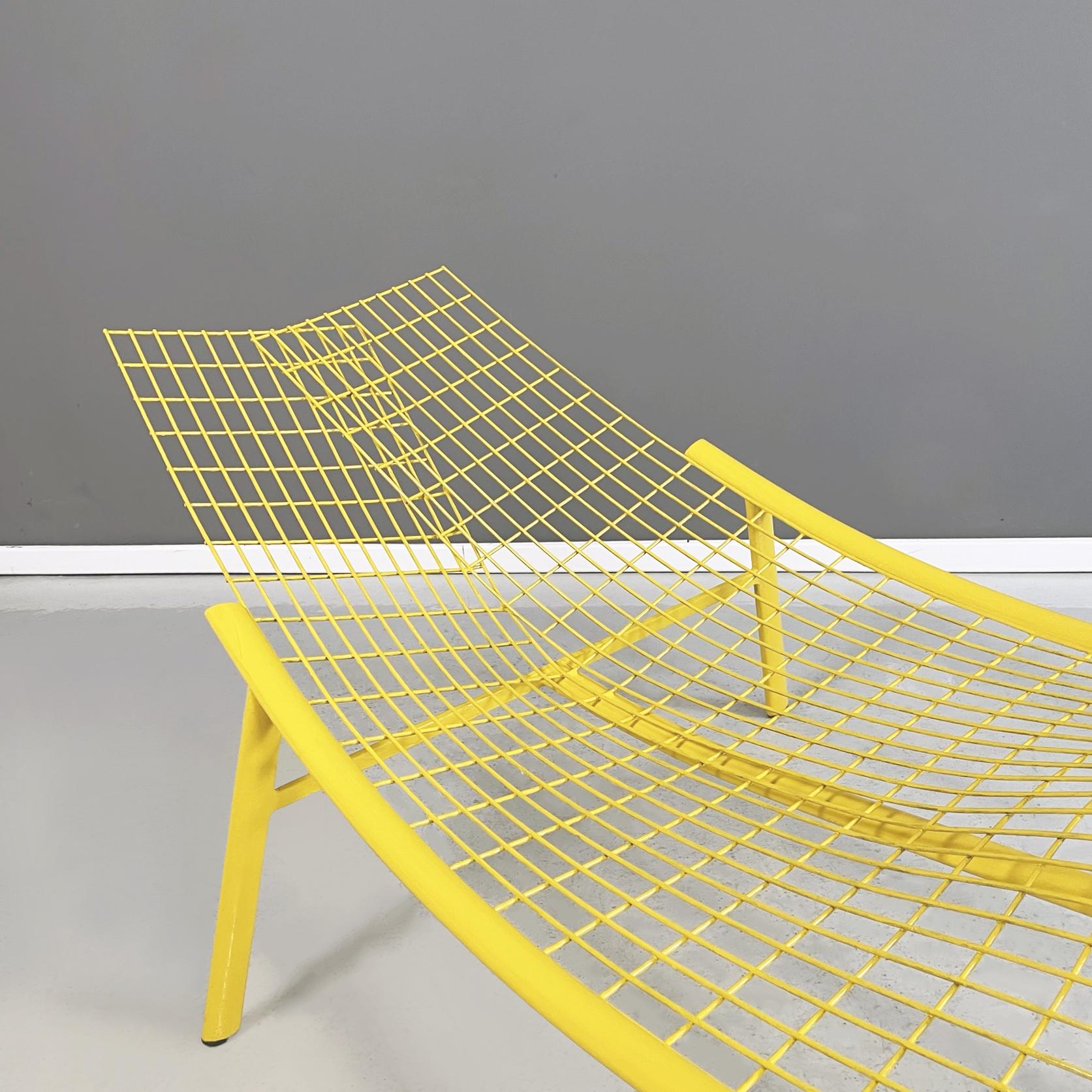 Late 20th Century Italian modern Yellow metal Deck chair Swing Rete by Offredi for Saporiti, 1980s For Sale