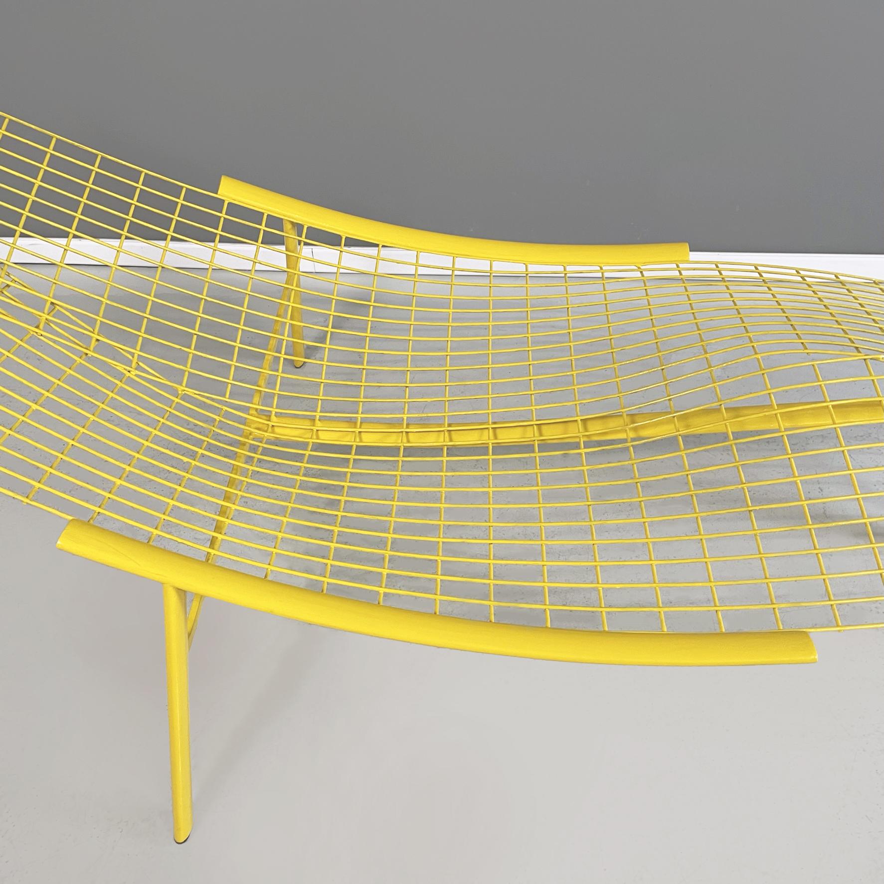 Métal Chaise longue moderne italienne en métal jaune Swing Rete par Offredi pour Saporiti, années 1980 en vente