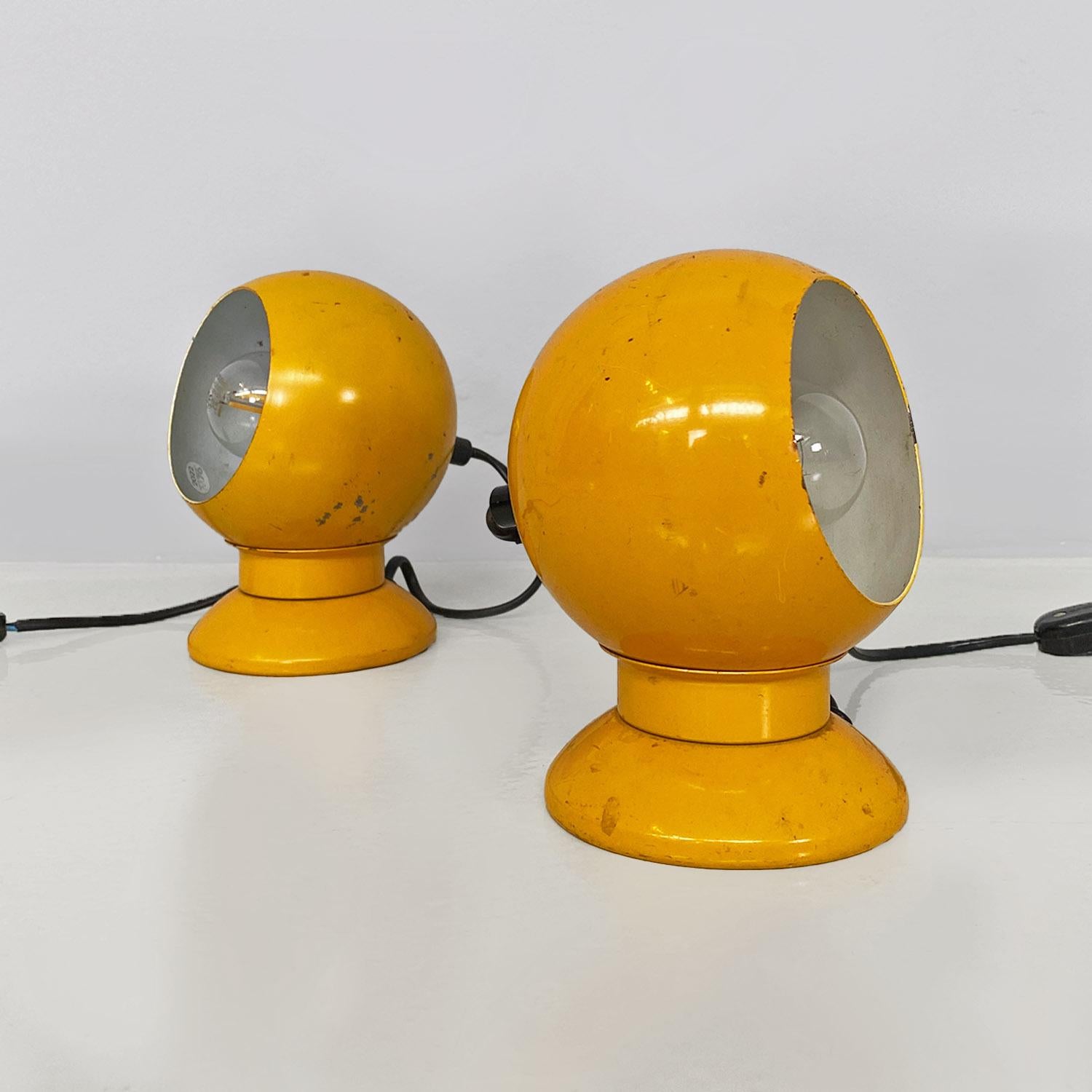 Modern Italian modern yellow metal table lamps or applique by Goffredo Reggiani, 1970s For Sale