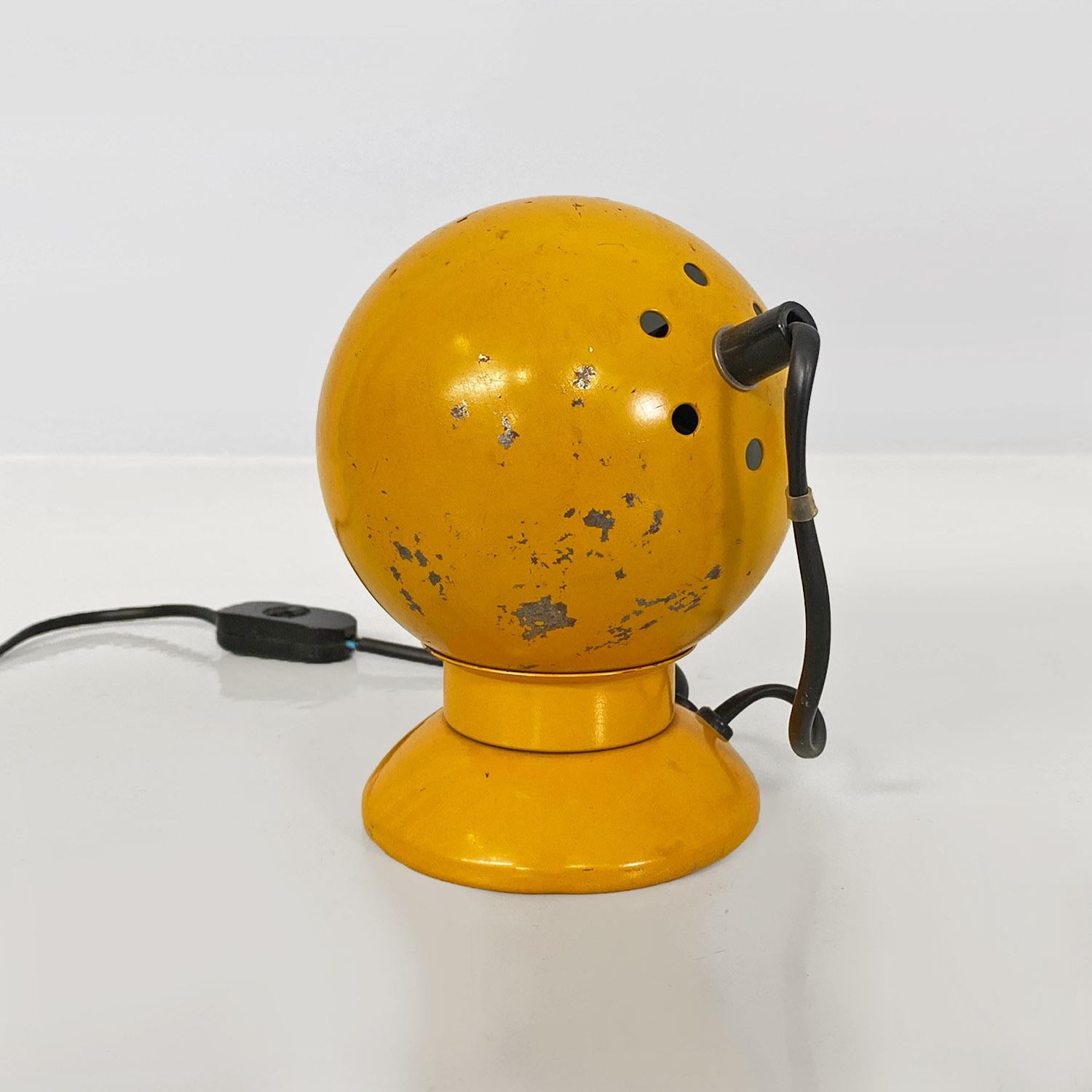 Italian modern yellow metal table lamps or applique by Goffredo Reggiani, 1970s For Sale 2