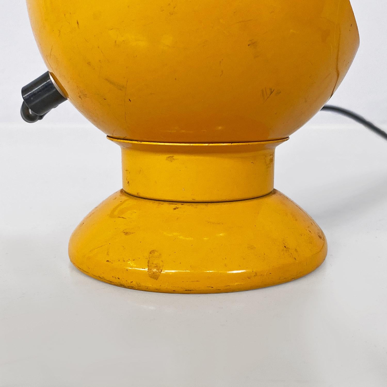 Italian modern yellow metal table lamps or applique by Goffredo Reggiani, 1970s For Sale 3