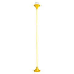 Lampada da terra sottile in metallo giallo moderno italiano, anni '80